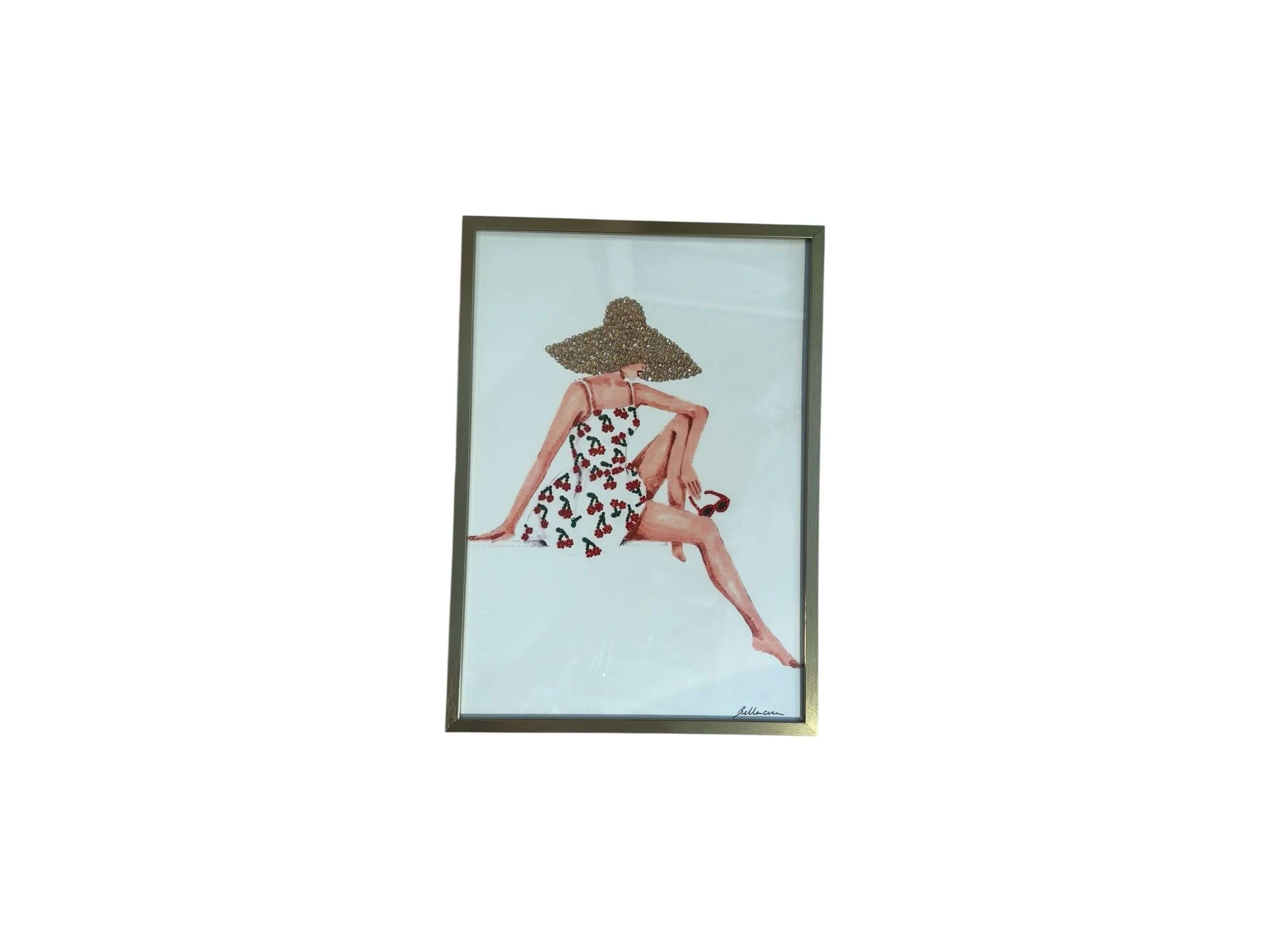 Encadrée 21x30 cm avec illustration d'une femme en robe à motifs de coeurs, chapeau et sandales, décor chic.