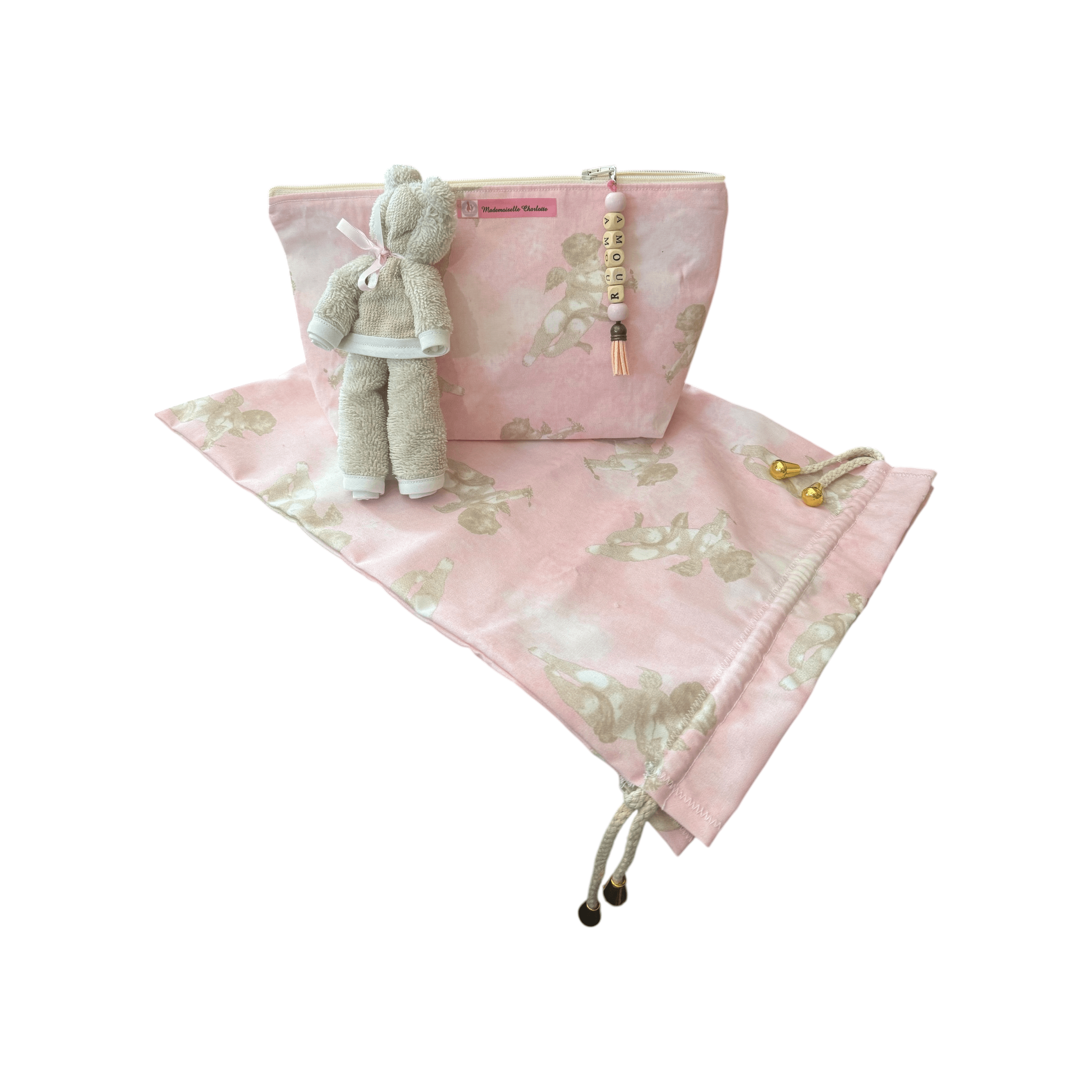 Pochette bébé en tissu rose avec doudou, parfaite pour le change et le rangement lors des déplacements.