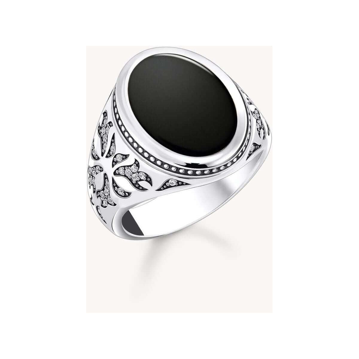 Chevalière en argent noirci avec onyx noir et oxyde de zirconium blanc, design élégant et raffiné.