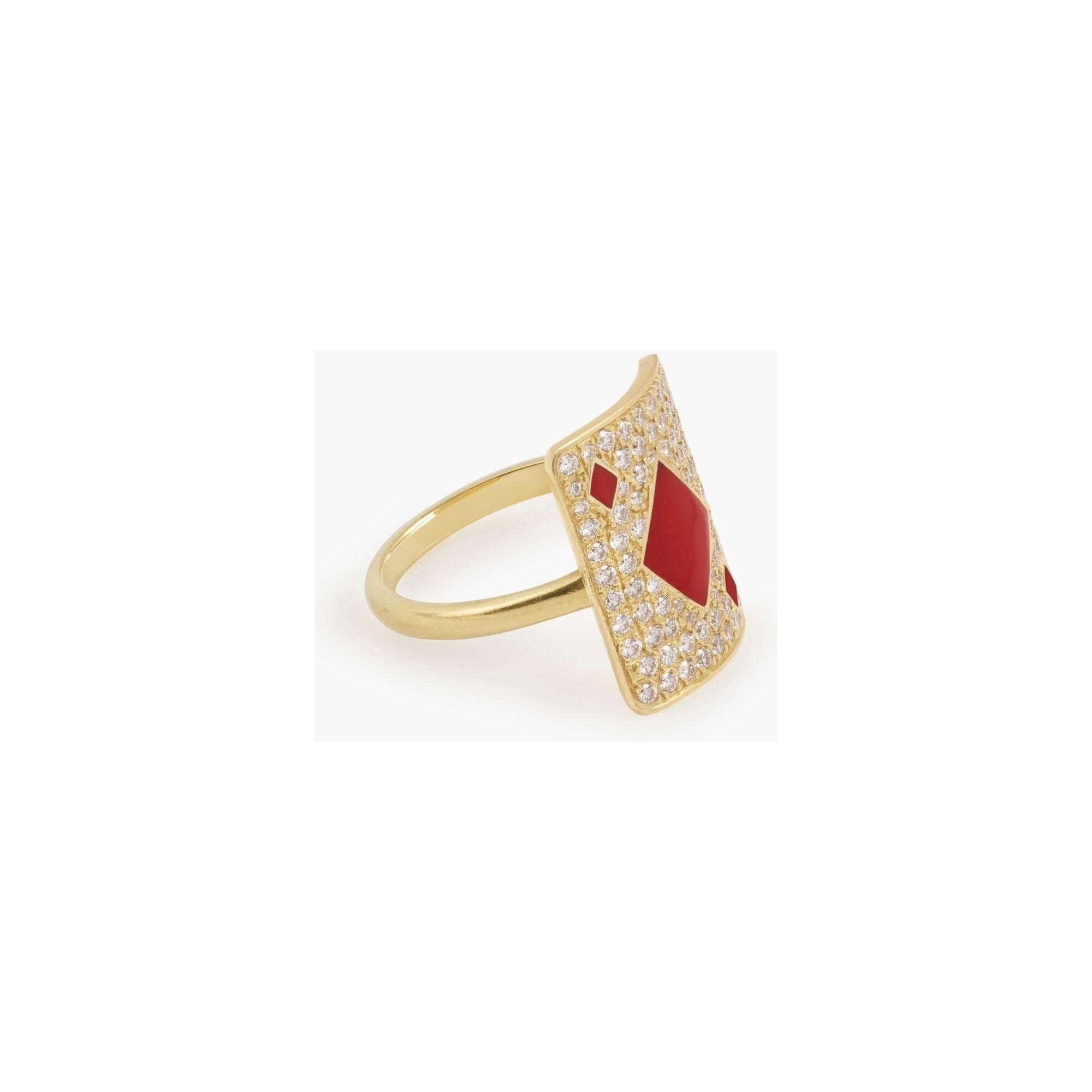 Bague pinkie honneur en or jaune 18cts, ornée de diamants et laque rouge, un bijou luxueux et intemporel.