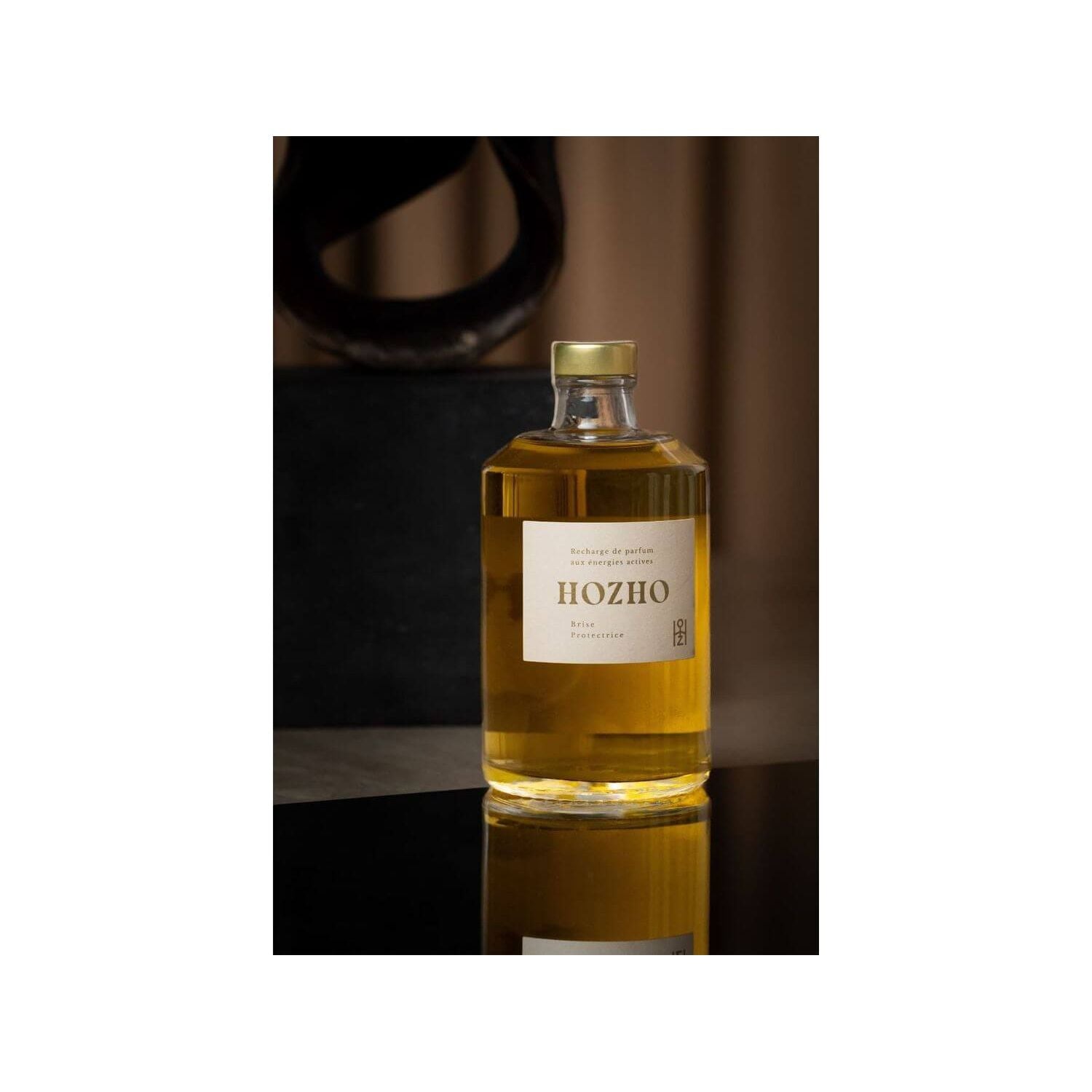 Recharge Brise Protectrice by HOZHO in a glass bottle, promoting warmth and spiritual connection in home environments.