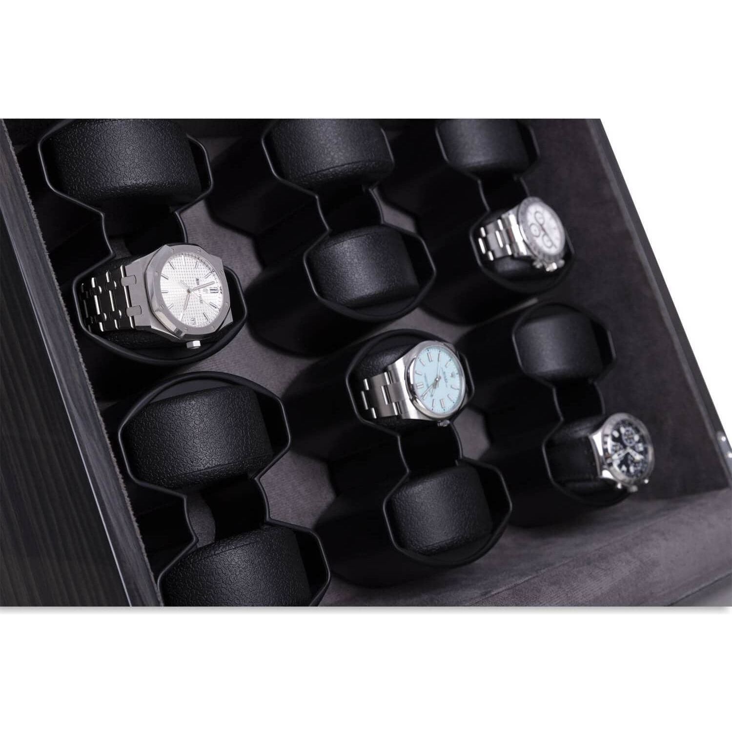 Remontoir de montres Cosmo Twelve affichant plusieurs montres élégamment rangées en positions protégées.