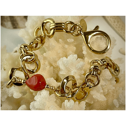 Bracelet Créazione with gold links and Mediterranean red coral, showcasing superior craftsmanship and unique design.