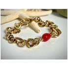 Bracelet Créazione en or avec maillons et perle de corail rouge de Méditerranée, design élégant et durable.