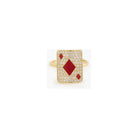 Bague en or jaune avec diamants et émaillage rouge, design élégant et moderne.